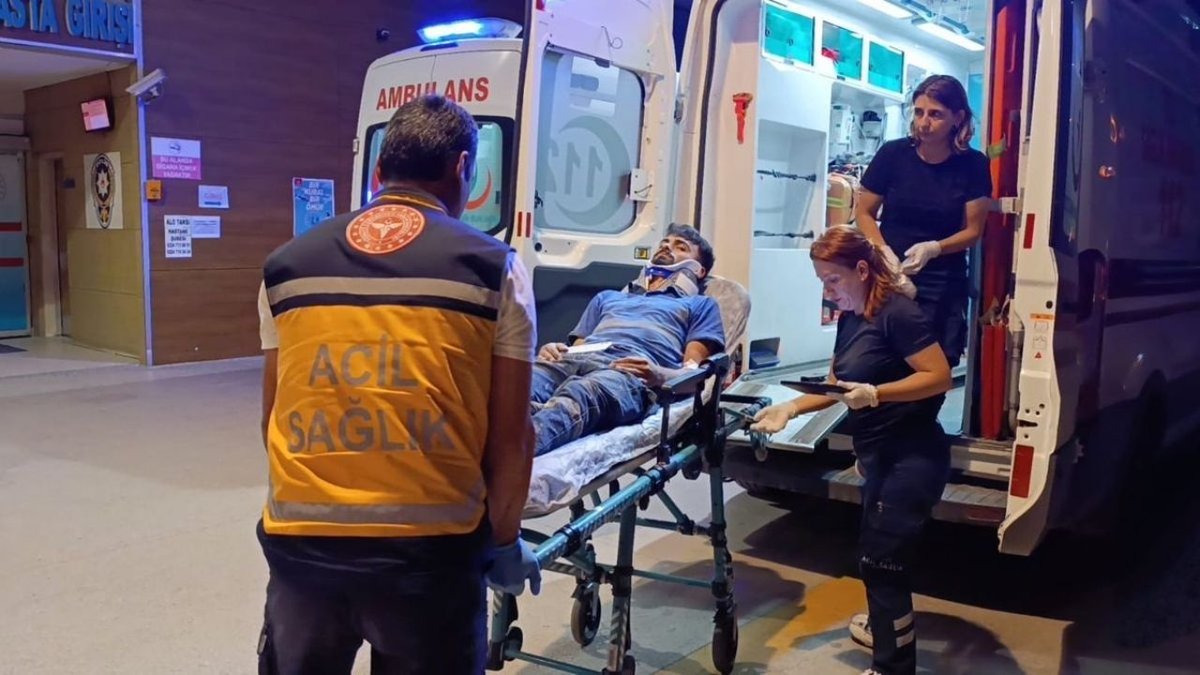 İnegöl’de Kontrolden Çıkan Otomobil Ağaca Çarptı: Sürücü Yaralandı