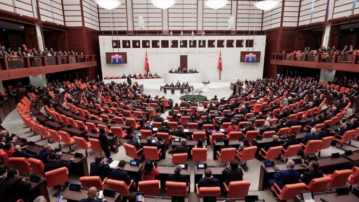 Siyasette Yeni Bir Dönem İddiası: Yeniden Refah Ve Saadet Partisi Arasında Birleşme Görüşmeleri