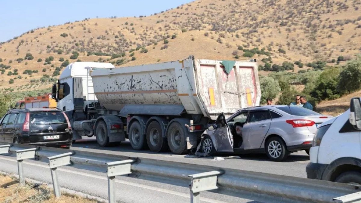 Aydın-Muğla Yolunda Peş Peşe İki Kaza: Baba Ve Kızı Ağır Yaralandı