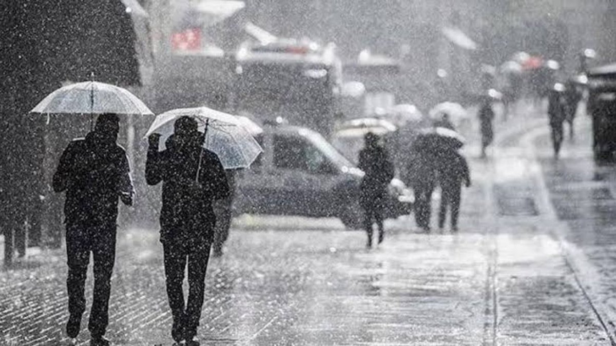 Kavurucu Sıcaklar Sürüyor: Meteoroloji Bazı Bölgeler İçin Sağanak Uyarısı Yaptı