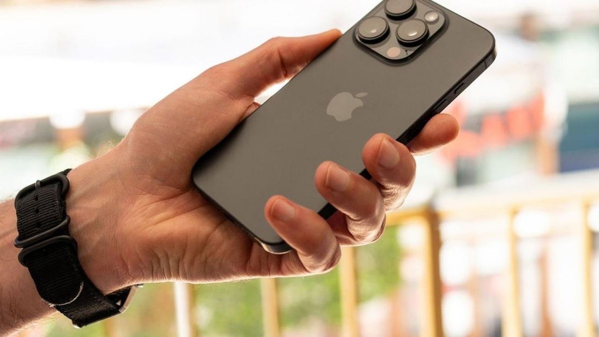 Apple’da 15 Yıllık Tim Cook Dönemi Sona Erdi: CEO Koltuğuna John Ternus Oturdu
