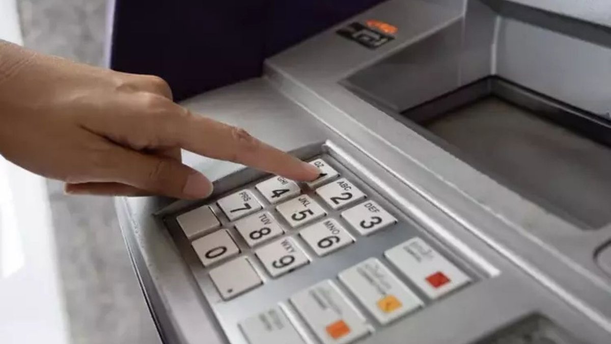 ATM’lerdeki Sarı Tuşun Gerçek Görevi Ortaya Çıktı: Sadece Silme İşlevi Değil