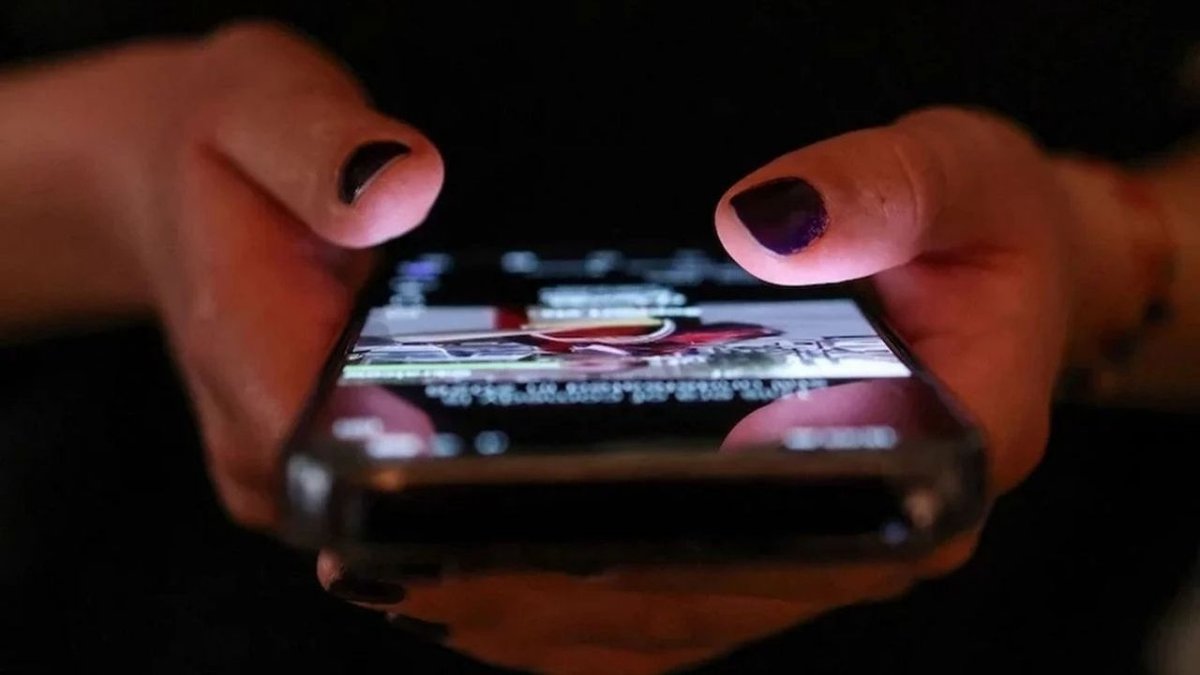 Gabon’da Sosyal Medyaya Kimlik Zorunluluğu: 16 Yaş Altına Yasak Getirildi