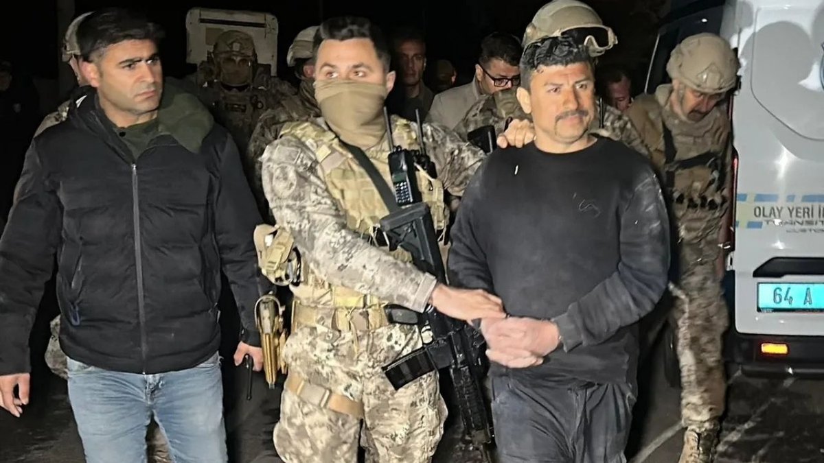 Uşak'ta Polislere Pompalı Tüfekli Saldırı: 1'i Ağır 2 Polis Yaralandı