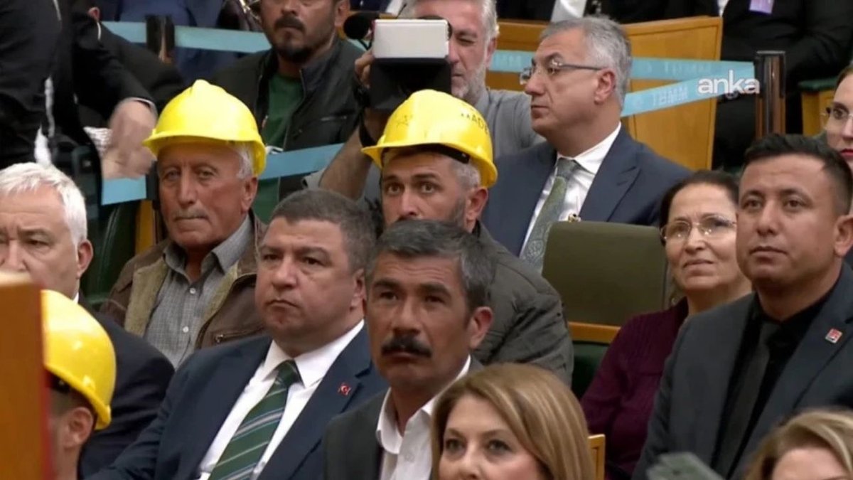 Özgür Özel'den Sert Mesajlar: "Mücadeleye Bir Santim Eğilmeden Devam Edeceğiz"