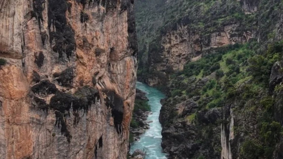 Mersin’in Doğa Harikası Gezende Kanyonu Ziyaretçilerini Büyülüyor