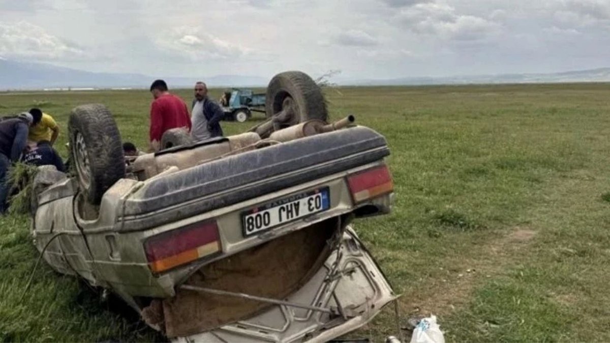 Bolvadin’de Feci Kaza: Takla Atan Otomobil Şarampole Devrildi, 1 Ölü 5 Yaralı