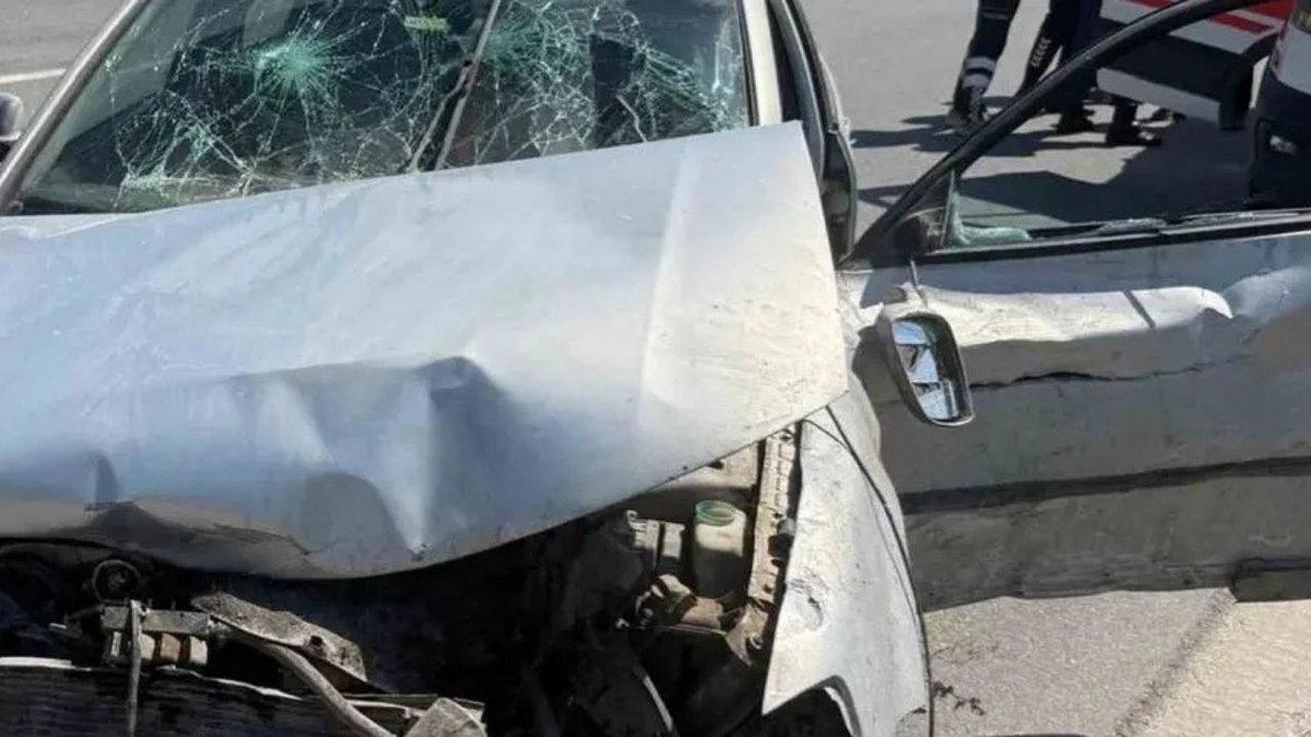 İskenderun’da Trafik Kazası: Otomobil Bariyerlere Çarptı, 1 Yaralı