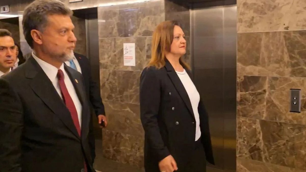 Burcu Köksal AK Parti’ye Katıldı: Rozeti Erdoğan Takacak