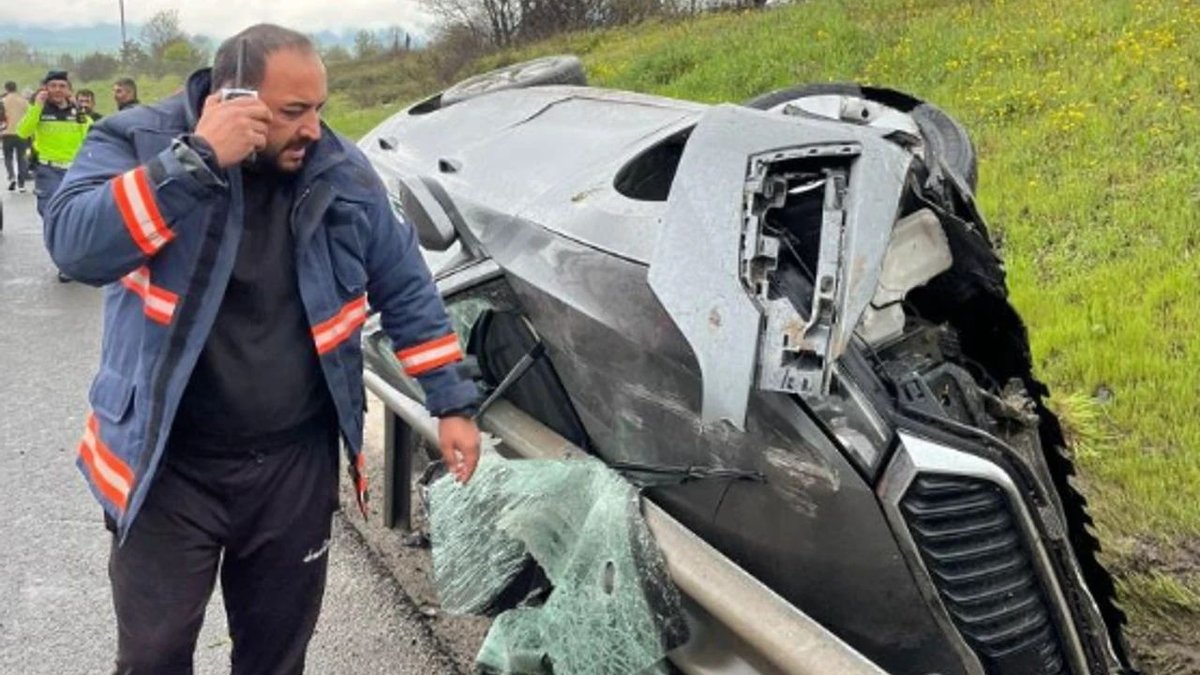 TEM Otoyolu’nda Kontrolden Çıkan Otomobil Bariyerlere Çarptı: 1 Ağır Yaralı