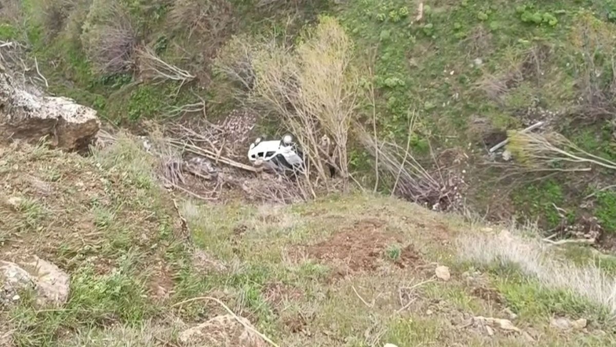 Van Çatak’ta Uçuruma Yuvarlanan Araçtan Atlayarak Kurtuldular: 5 Jandarma Personeli Son Anda Kurtuldu