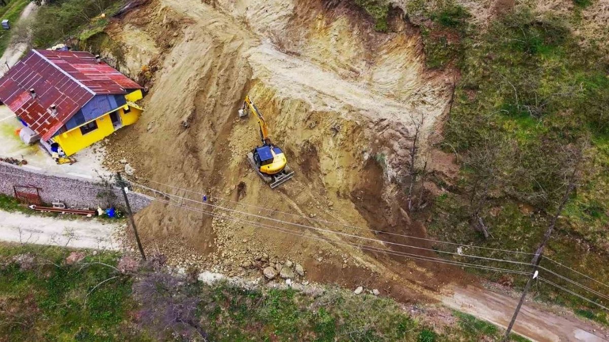 Giresun’da Heyelan Alarmı: 11 Ev Tahliye Edildi, Bölgede Güvenlik Önlemleri Artırıldı