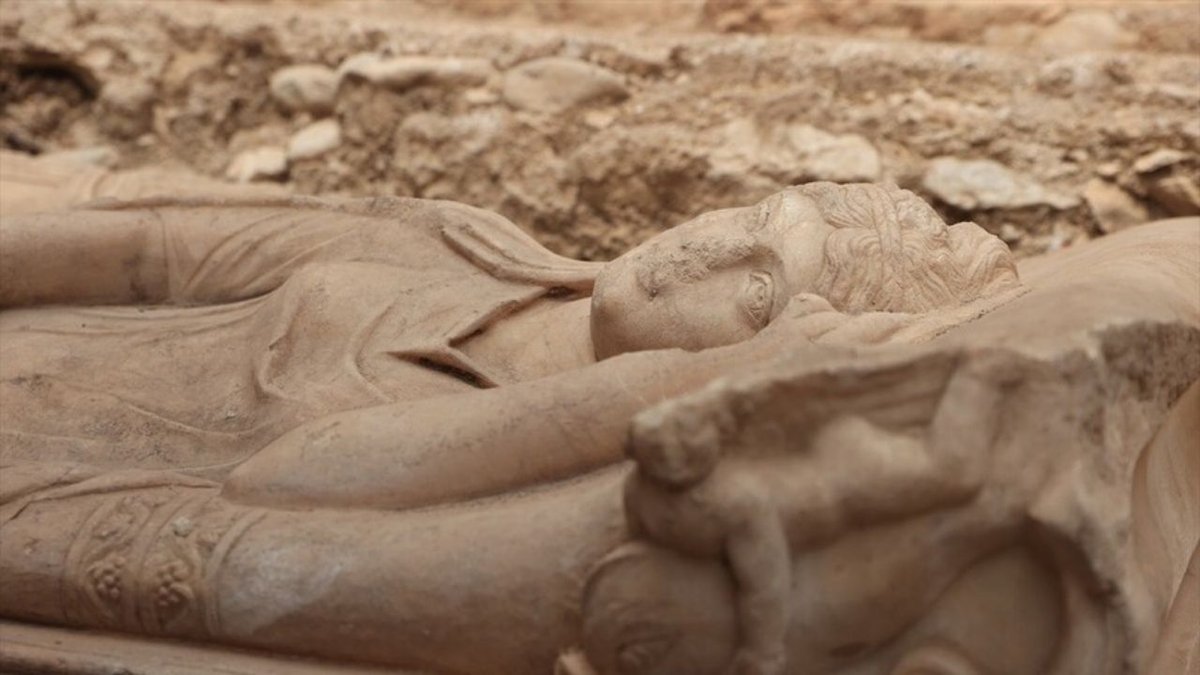 Olympos’ta Aristokrat Kadına Ait 10 Metrelik Lahit Gün Yüzüne Çıkarıldı