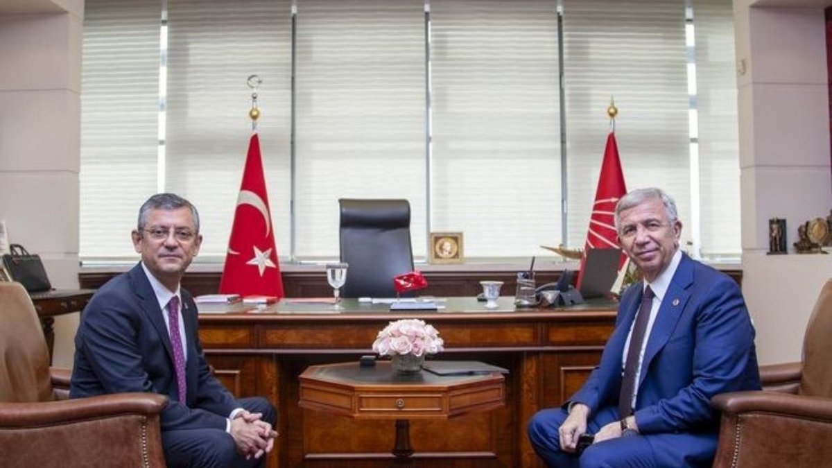 Mansur Yavaş’ın Geri Planda Kalmadığı Kararı Özgür Özel’in Bilgisi Dahilinde Alındı İddiası
