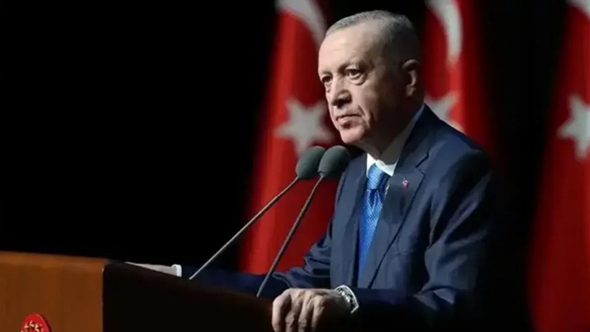 Cumhurbaşkanı Erdoğan YKS Öğrencilerine Başarı Mesajı: Gençlere Moral Veren Açıklama