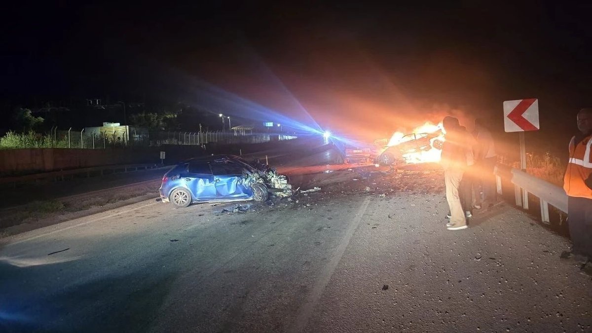 Kayseri’de Feci Kaza: 3 Araç Çarpıştı, Biri Alev Topuna Döndü! Ölü Ve Yaralılar Var