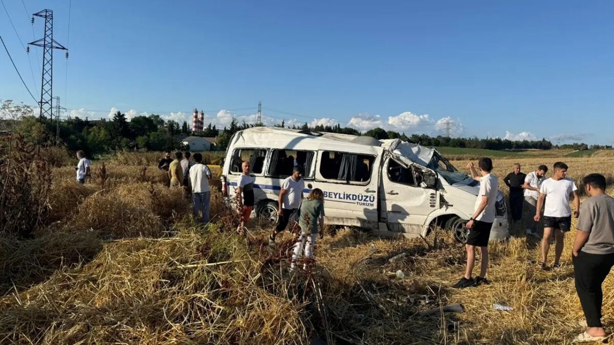 Silivri’de Servis Minibüsü Devrildi: 2 Ölü, 10 Yaralı