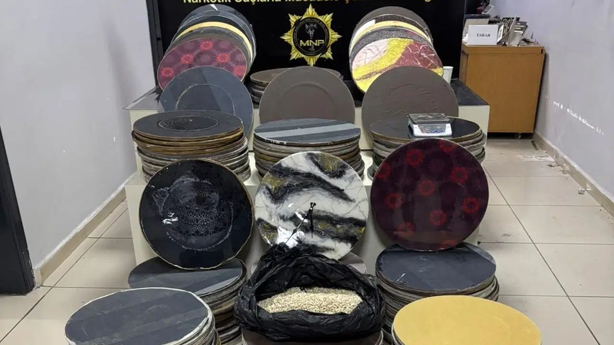 Mersin’de Duvar Saatlerine Gizlenen Yüklü Miktarda Uyuşturucu Ele Geçirildi