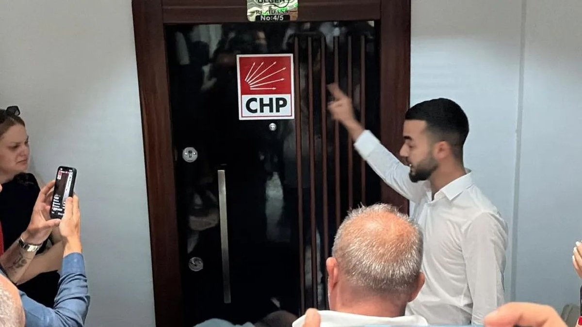 Osmaniye'de CHP İl Binasında Çilingirli Devir Gerginliği