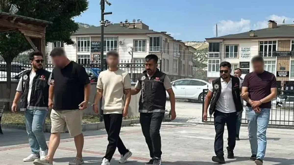 Burdur’da Narkotik Operasyonu Eski Öğretmen Uyuşturucu Suçundan Tutuklandı