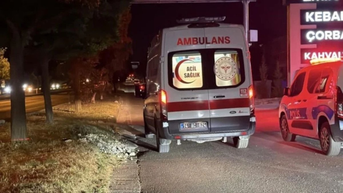 Düğün Eğlencesi Bir Anda Kavgaya Döndü Ayırmak İsteyen Baba Oğul Yaralandı