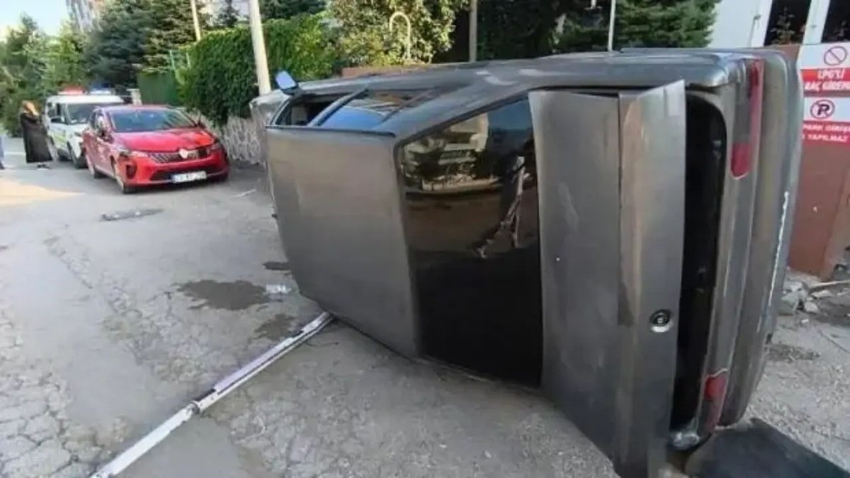 Elazığ’da Kontrolden Çıkan Otomobil Yan Yattı Sürücü Yaralandı