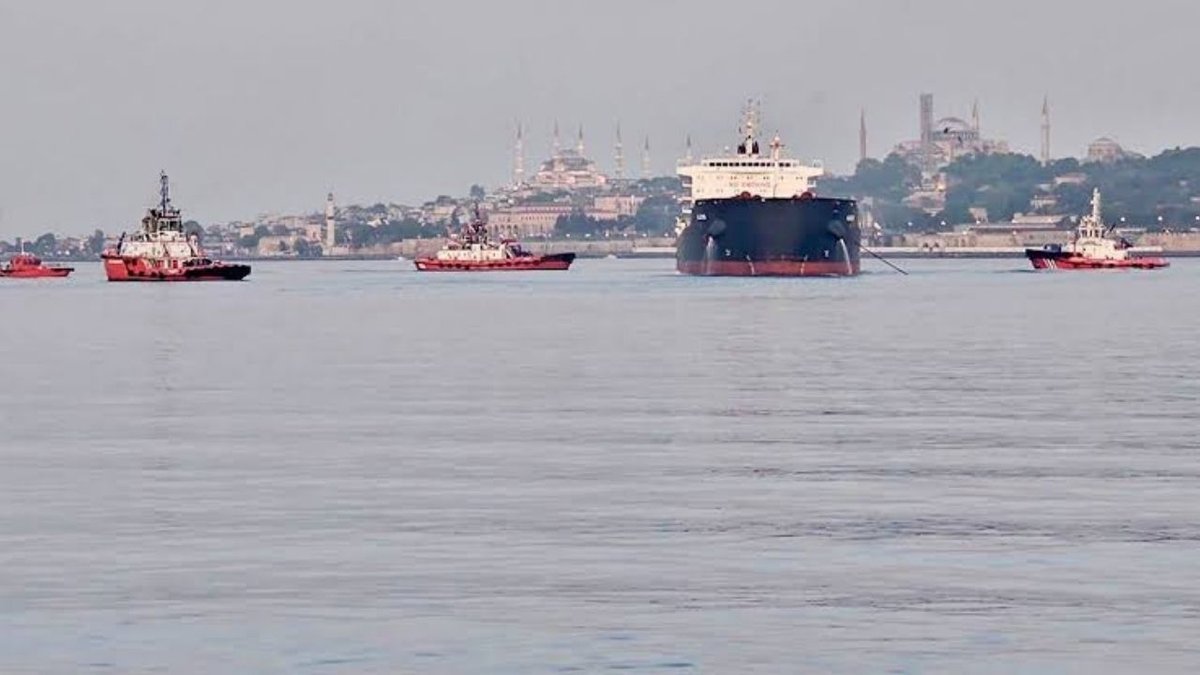 İstanbul Boğazı’nda Gemi Trafiği Geçici Olarak Durduruldu: Arızalanan Yük Gemisi Müdahale Altında