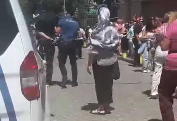 Fatih’te yapay zekayı protesto eden ve çevreye rahatsızlık veren şahıs gözaltına alındı