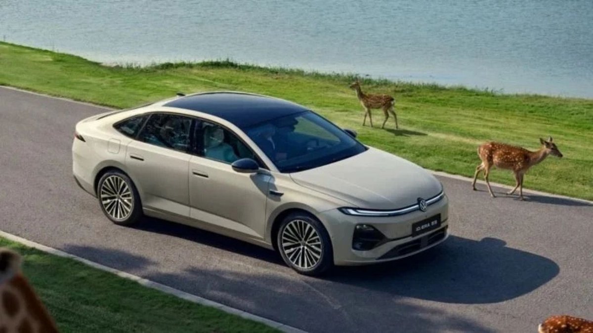 Volkswagen’in Yeni Hibrit Sedanı Satışa Çıktı