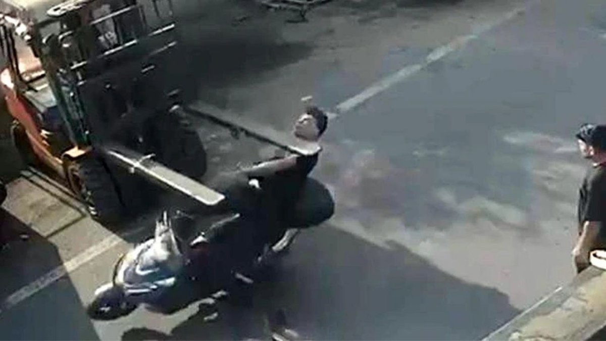 Tekirdağ’da Motosiklet Forklifte Çarptı: 16 Yaşındaki Sürücü Yaralandı