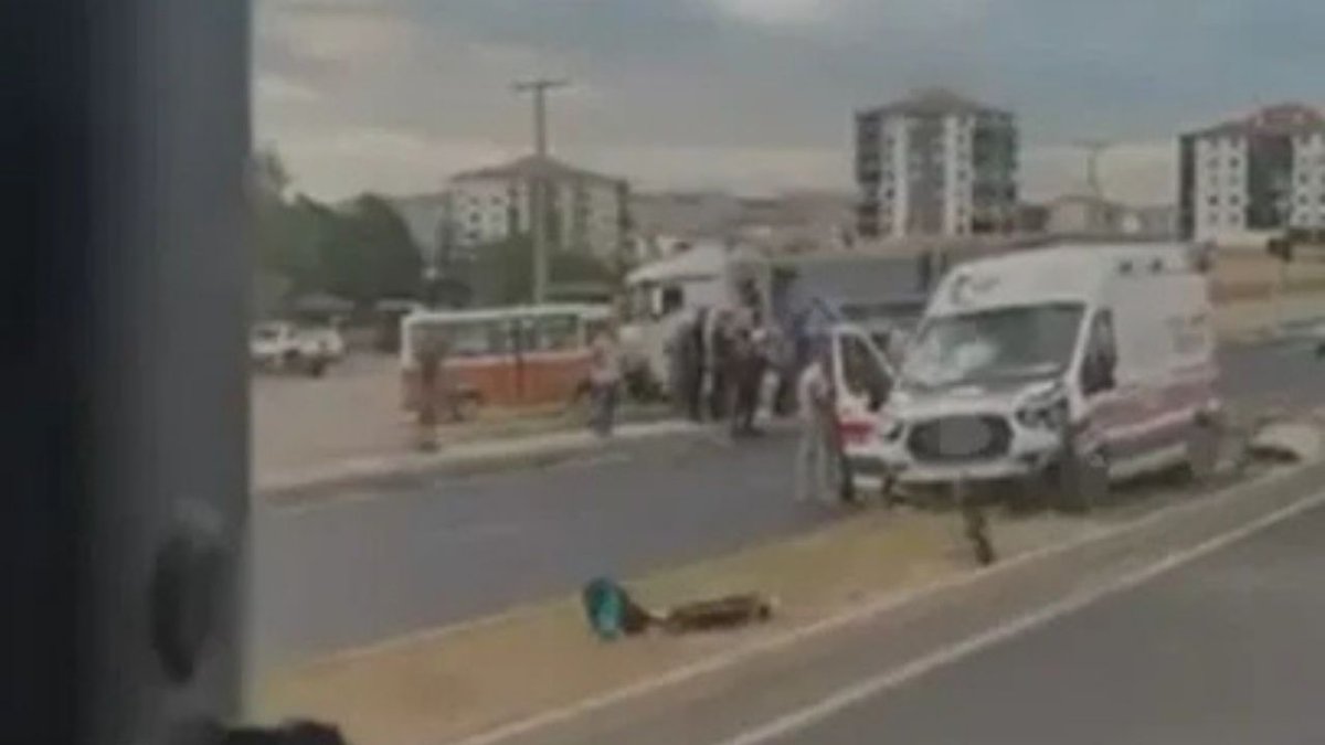 Ankara Polatlı’da Ambulans İle Otomobil Çarpıştı: 5 Yaralı