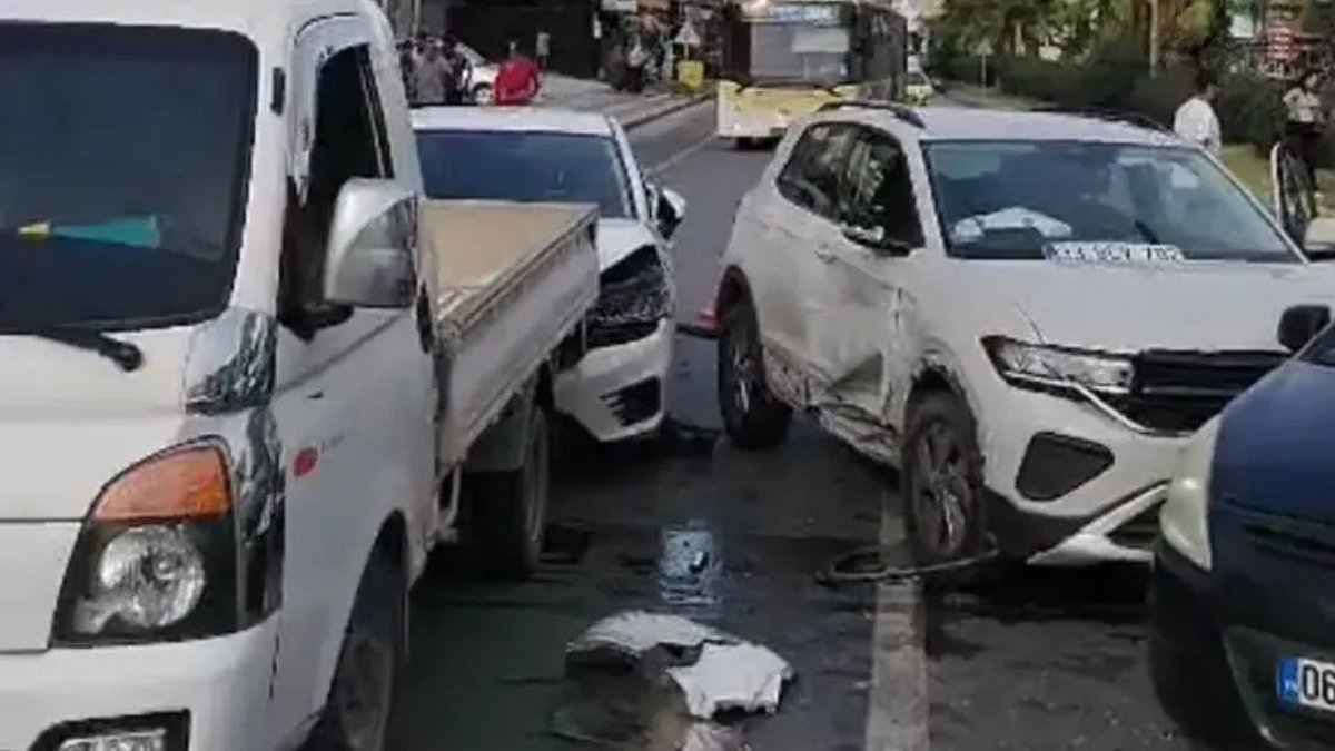 Mersin’de 7 Araç Birbirine Girdi: Zincirleme Kazada 3 Kişi Yaralandı