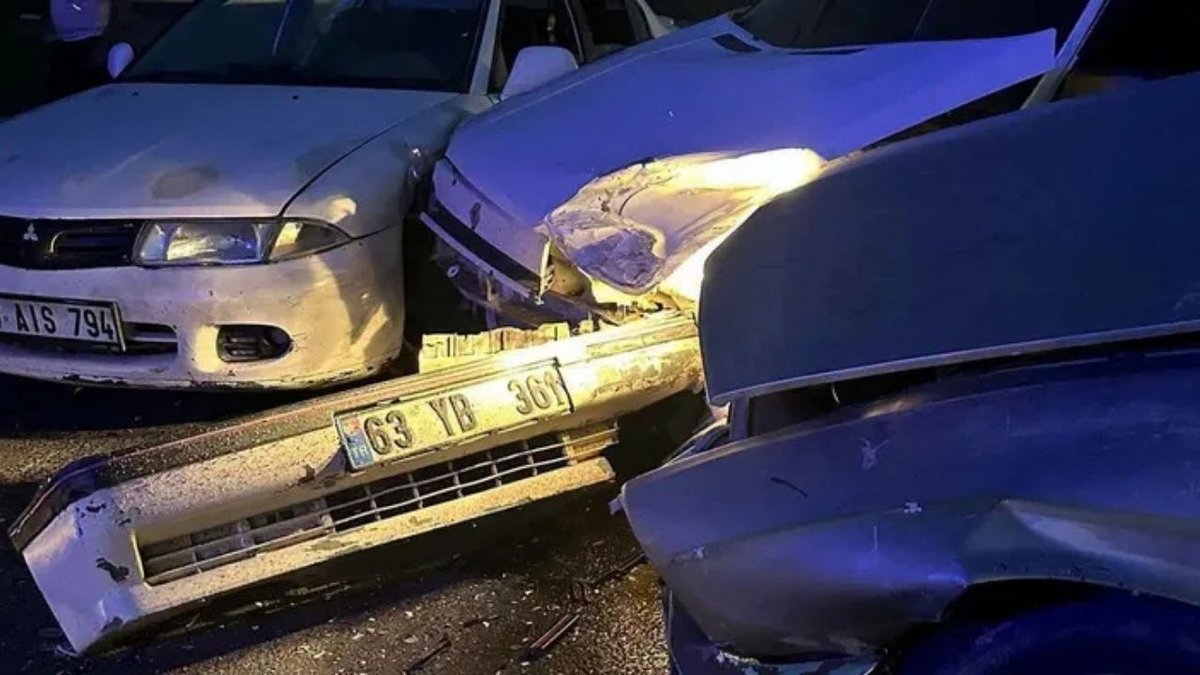 Şanlıurfa-Akçakale Yolunda Zincirleme Kaza: 3 Araç Çarpıştı