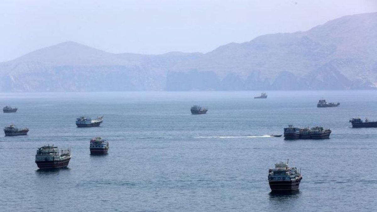 İran Devrim Muhafızları’ndan Hürmüz Boğazı’nda ABD’ye Ait İnsansız Deniz Aracına Müdahale