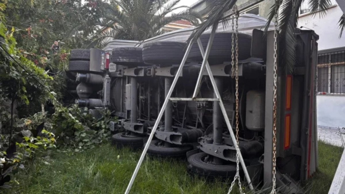 Düzce’de Fındık İşçilerini Taşıyan Tarım Aracı İle Tır Çarpıştı: 4 Ölü, 9 Yaralı