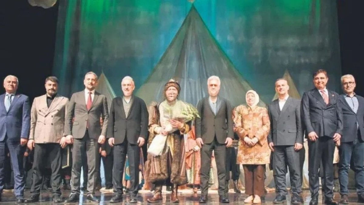 Çınar Altında Tiyatro Gösterisi Bursa’da Sahneye Çıktı