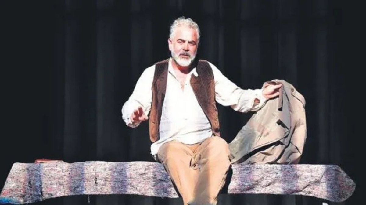 Yurdaer Okur, Dünya Tiyatro Günü'nde Performans Sergiledi