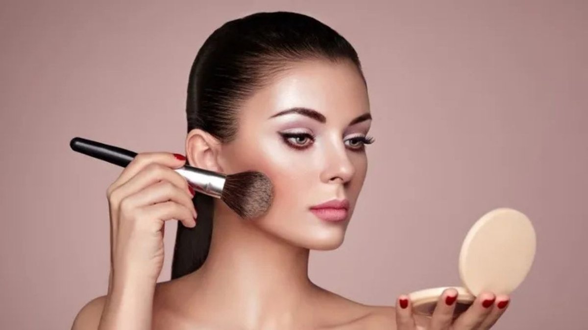 Highlighter Ne Demek, Nasıl Uygulanır? Yüz Aydınlatma İpuçları