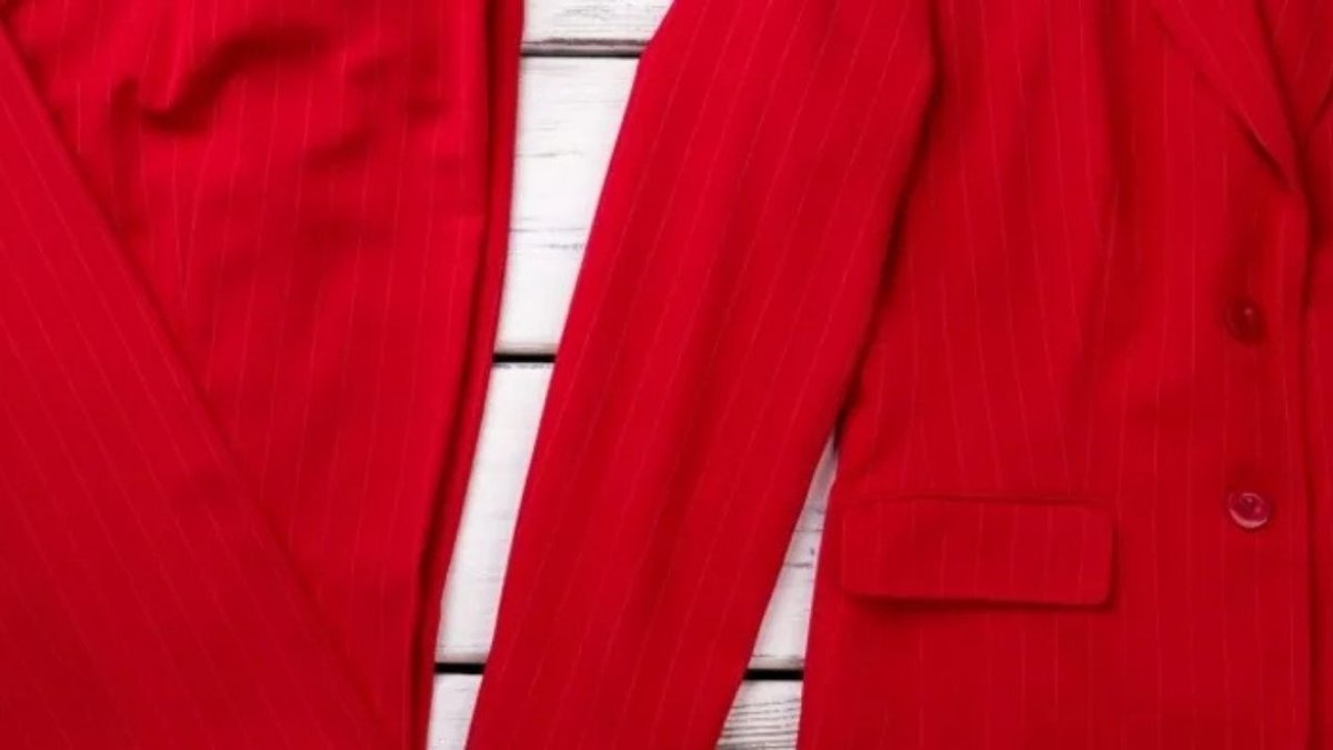 Kırmızı Blazer Ceketle Şık Kombinler Oluşturmanın Yolları