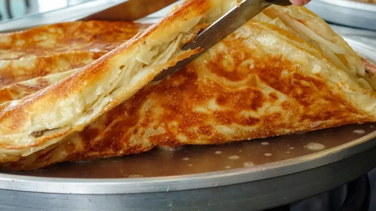 Hamuru Asla Yırtılmayan Su Böreği Tarifi: Kat Kat Lezzetin Püf Noktaları Açıklandı