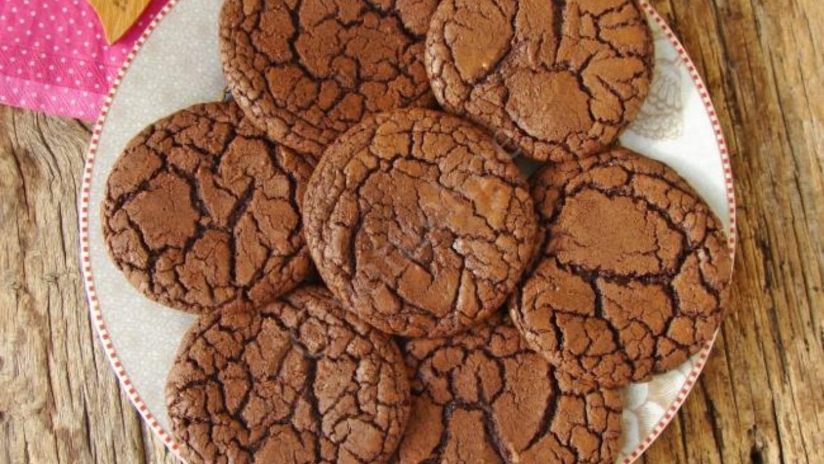 Brownie Cookie Tarifi: Çikolata ve Kahve Tutkunları İçin Ev Yapımı Lezzet Bombası