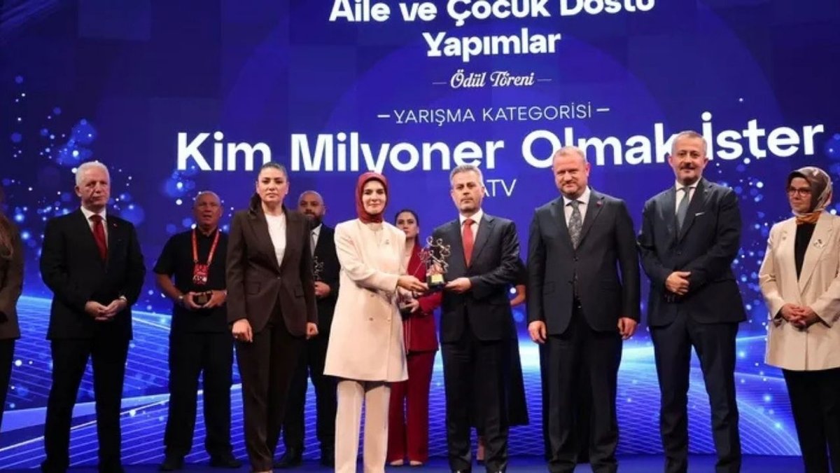 Kim Milyoner Olmak İster’e “Aile ve Çocuk Dostu Yapım” Ödülü! RTÜK ve Bakanlık Töreninde Plaket Takdim Edildi