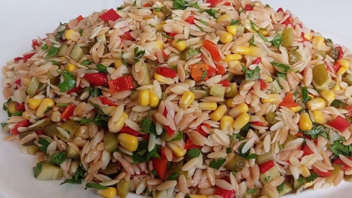 Arpa Şehriye Salatası Tarifi: Yaz Sofralarının Pratik ve Ferah Lezzeti