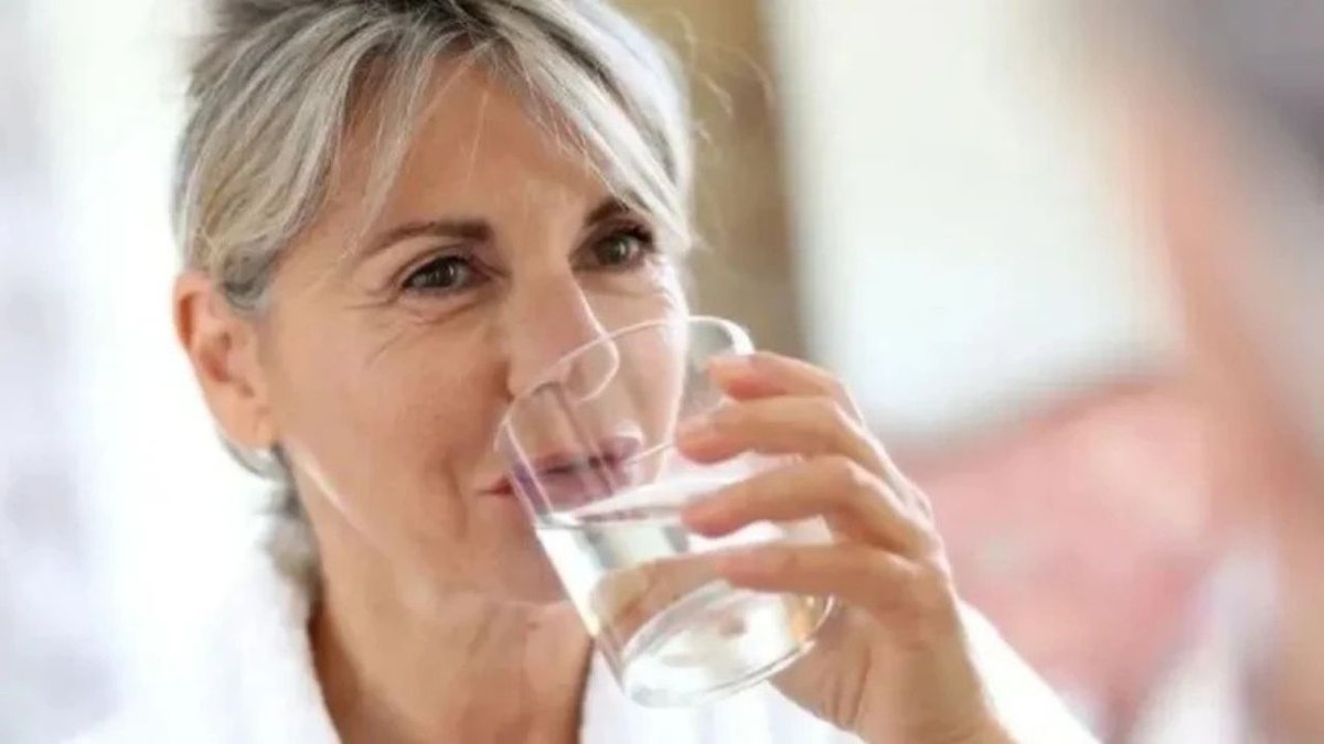 Yemekte Su İçmek Zararlı Değil Uzmanlar Doğru Bilinen Yanlışı Açıkladı