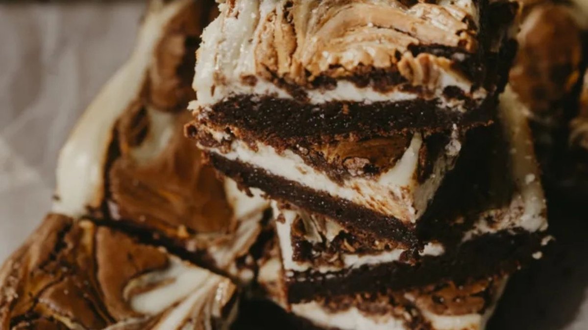 Çikolata Krizine Lezzetli Çözüm: Ev Yapımı Beyaz Çikolatalı Brownie Tarifi