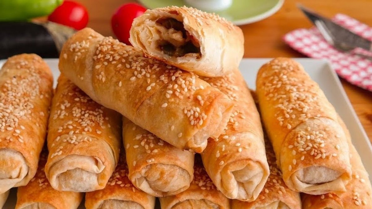 Patlıcanlı Börek Tarifi: Çıtır Katmanları Ve Lezzetli İç Harcıyla Sofraların Vazgeçilmezi