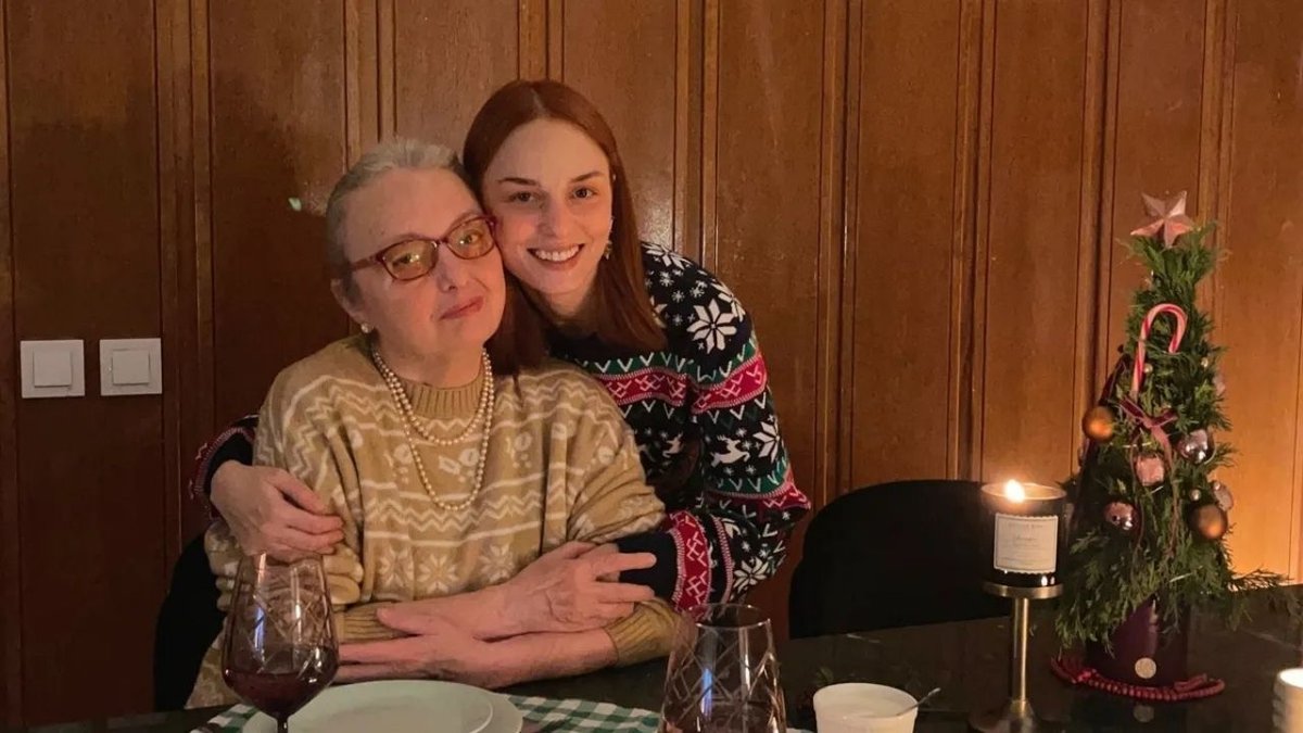 Nilperi Şahinkaya’dan Annesi Meltem Vural’a Duygusal Anma: “Yüz Yıldır Yalnız Gibiyim”