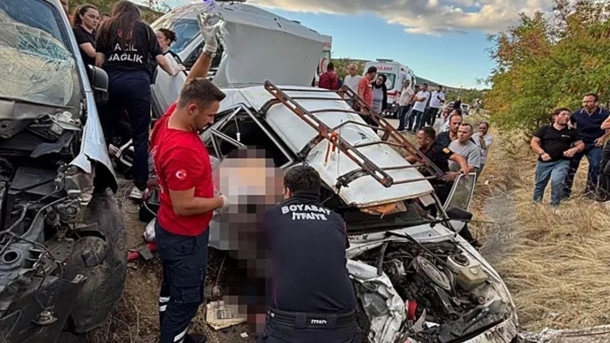 Sinop’ta Feci Kaza: Otomobil Ve Hafif Ticari Araç Çarpıştı