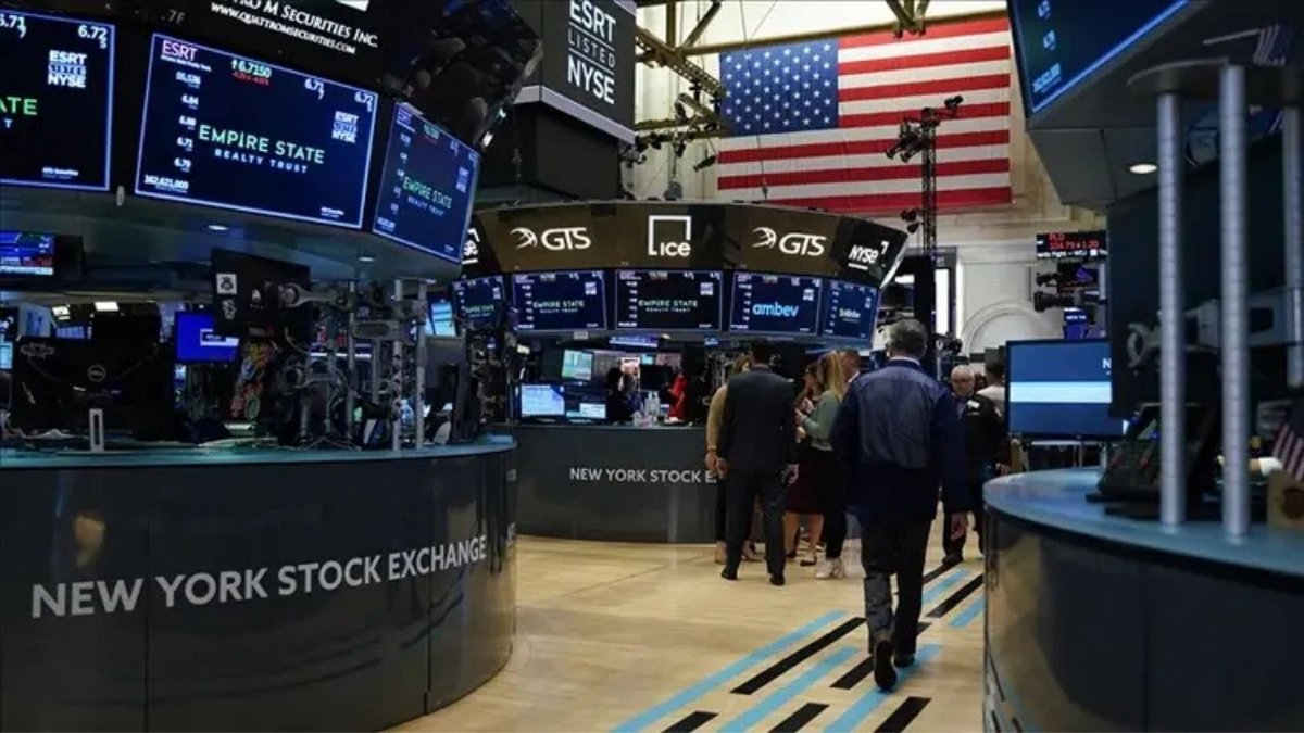New York Borsası Karışık Seyirle Açıldı: Teknoloji Hisseleri Baskı Altında