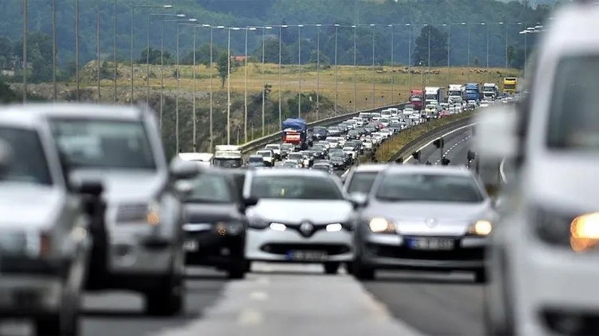 Türkiye'de Yeni Araç Pazarında Düşüş: Ekonomik Modeller ve Tüketici Davranışları Belirlendi